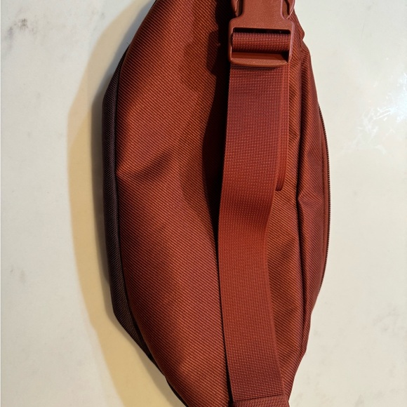 North Face crossbody sling bag - Picture 2 of 4